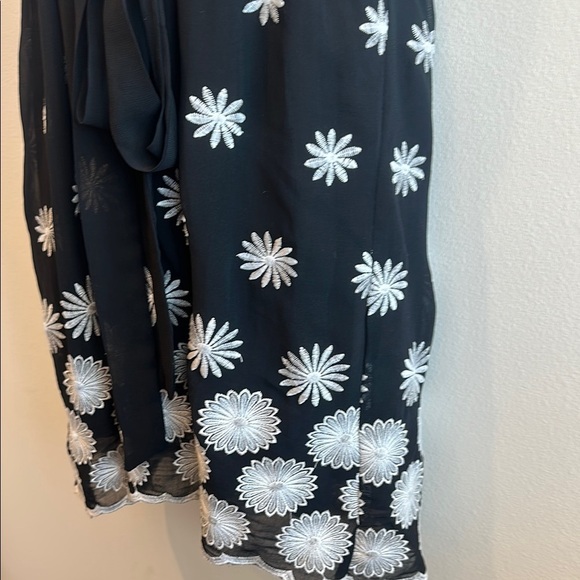 Elegant Black Floral Dress- size small - Picture 4 of 7